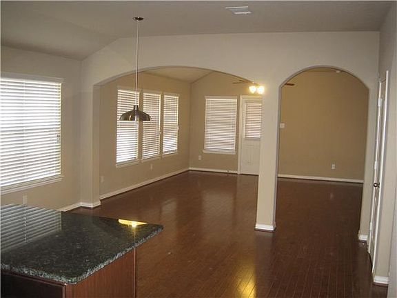4th image of 419 Strawberry Blonde Dr