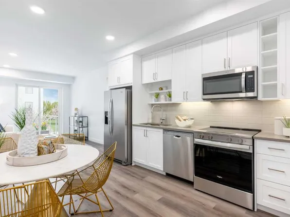 3107 E Warren St NW #301, Calgary, AB T3B 6N7