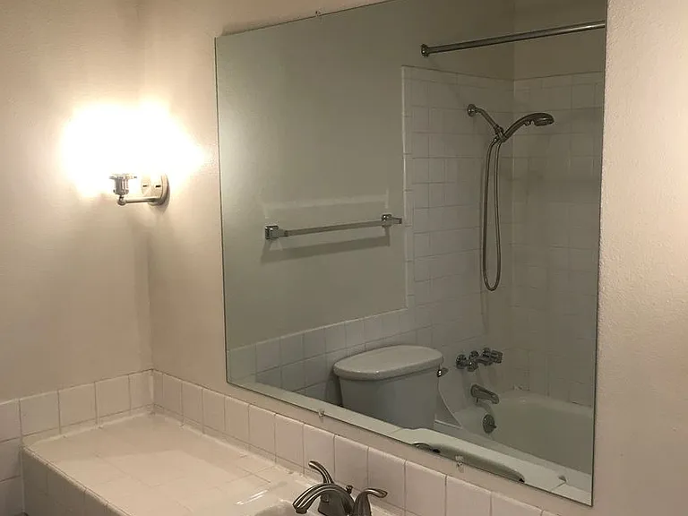 335 SW 4th St — Photo 8