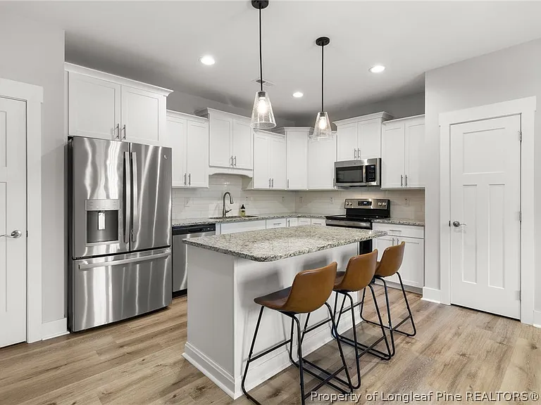 105 Woodford Ln — Photo 10