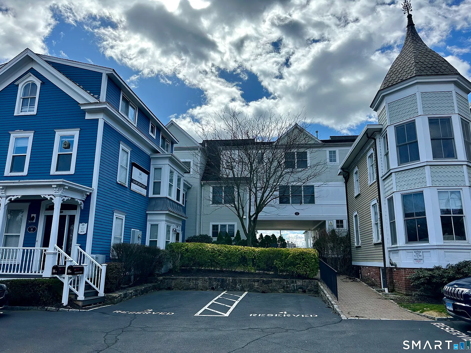 3 bed, 2.5 bath, 2275 sqft, $4,595 — Photo 3