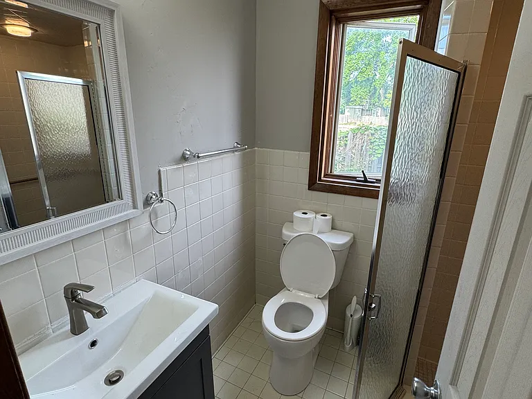 422 N Klein St — Photo 6