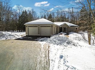 114 Maple Ridge Dr, Winthrop, ME 04364