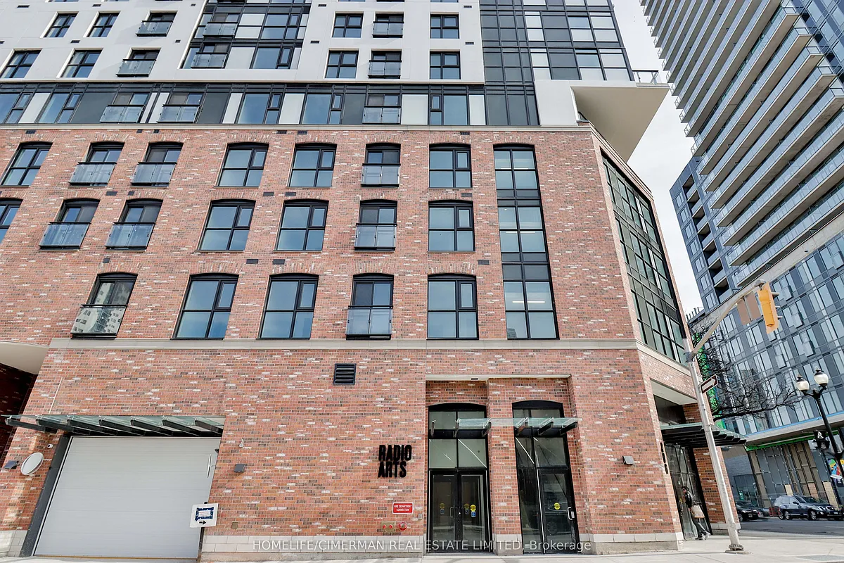Building Photo - 206 King St W #Penthouse 1