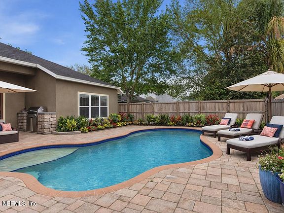 3rd image of 2913 THORNCREST Drive