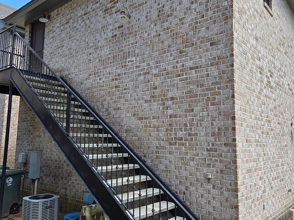 1st image of 818C Manci St