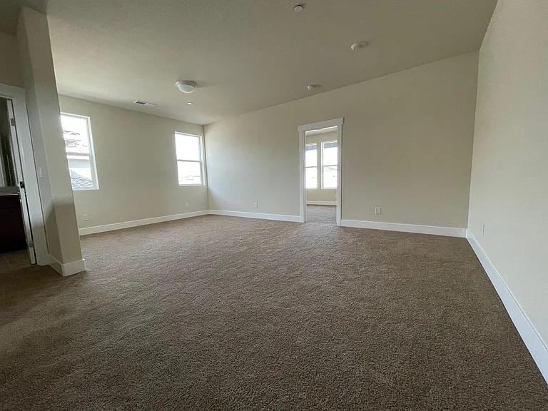 2292 Mozart Ave — Photo 14