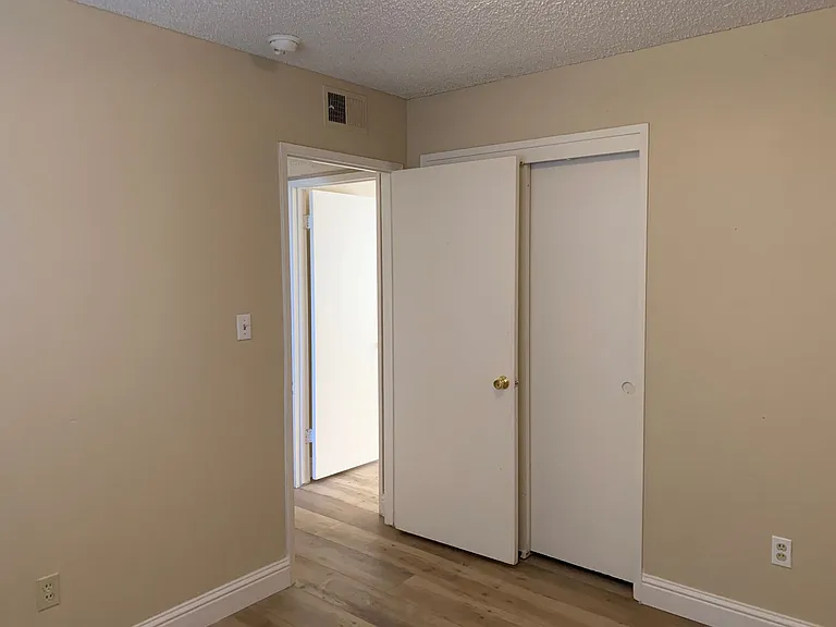 Micheli Court Apartments — Photo 10