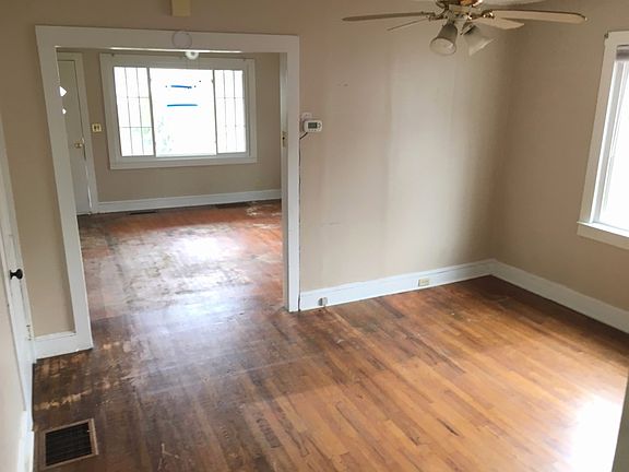 3rd image of 302 Bettie St