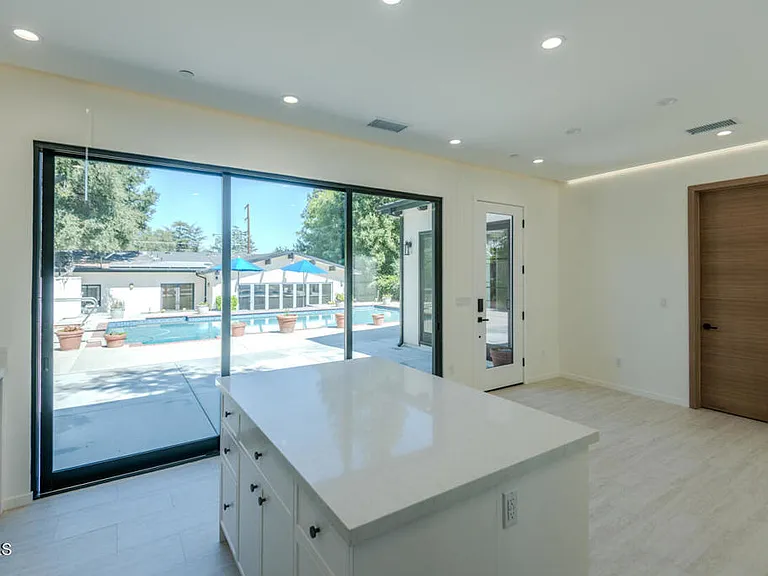 4819 Oakwood Ave — Photo 30