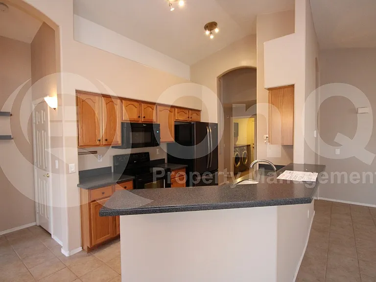 827 W Ivanhoe St — Photo 2