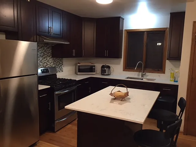 739 S Claremont Ave — Photo 8
