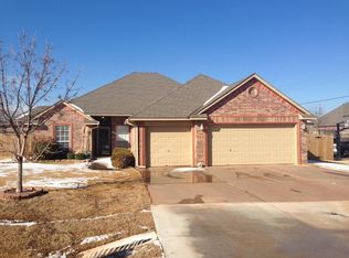 121 Dixie Ln, Edmond, OK 73013