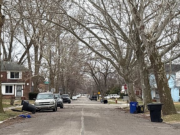 5th image of 17600 Strathmoor St