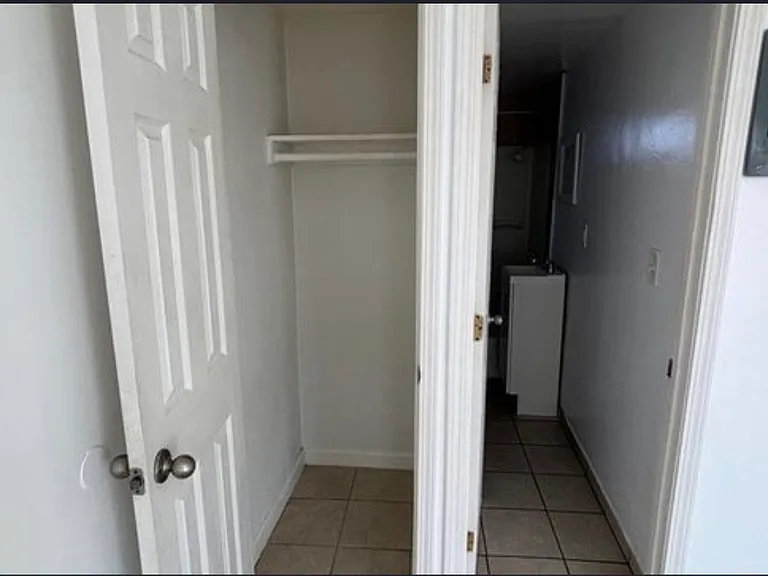 304 Clyde St #B — Photo 8