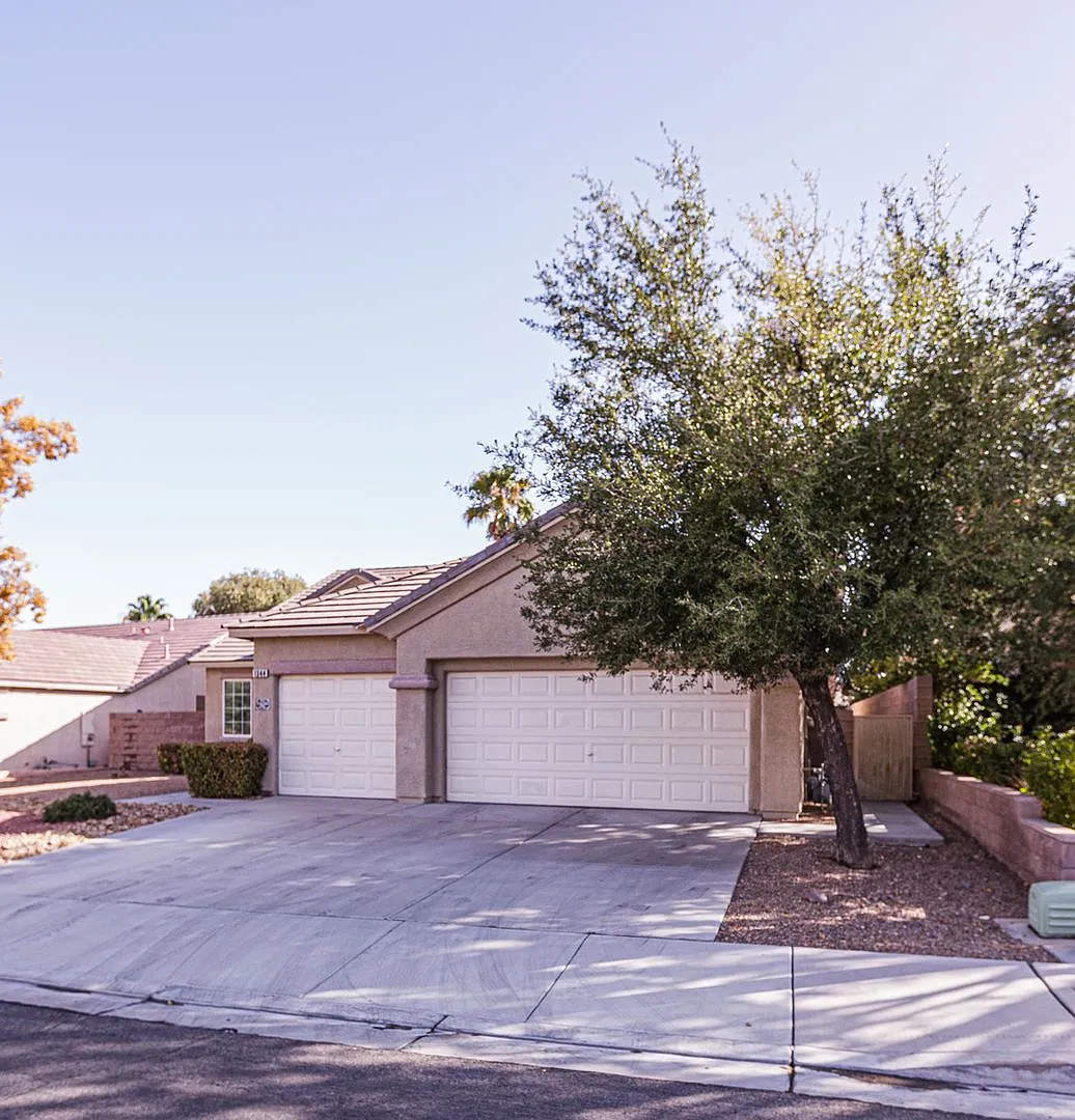 One Story Home with a Private Pool — Photo 2