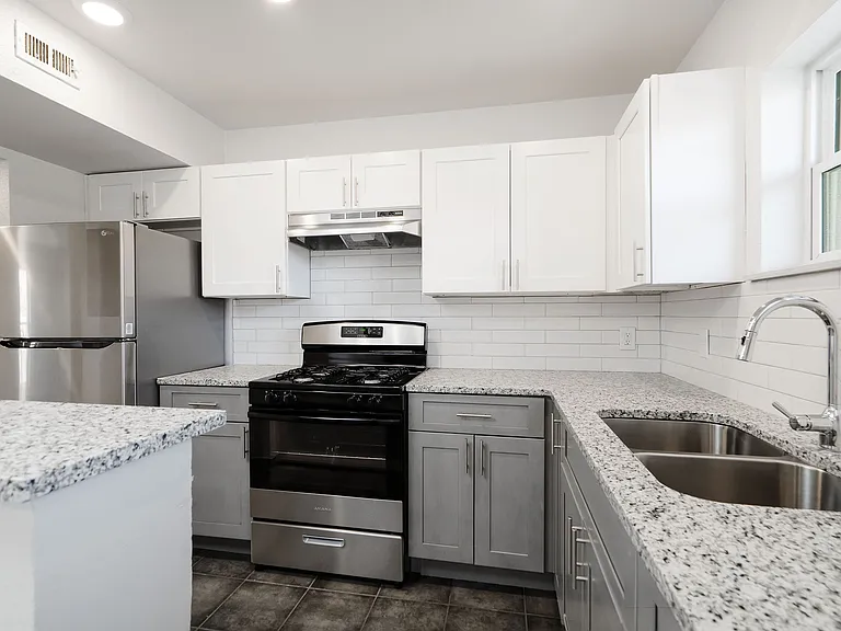 Dellview Crossing Apartments — Photo 11