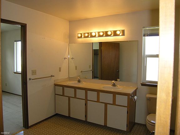 Bath from hall