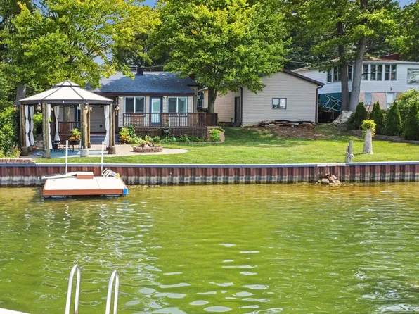 2159 Miles Rd, Lapeer, MI 48446