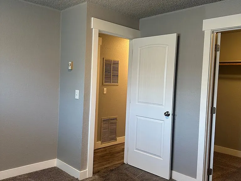 411 N 800 W — Photo 14