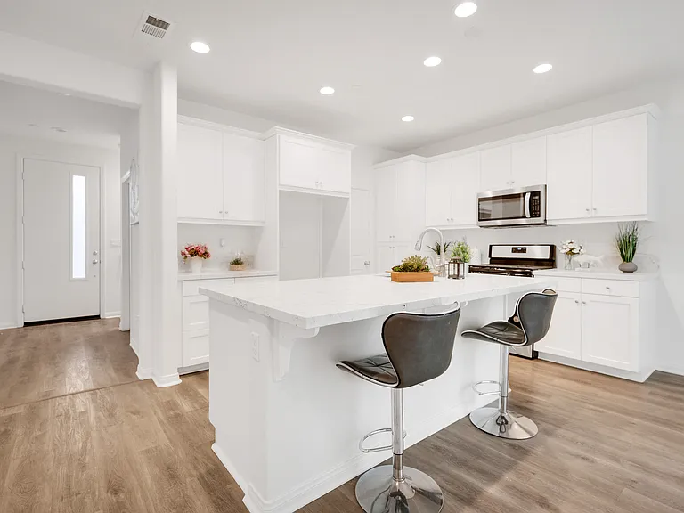 10532 Wilding Dr — Photo 2