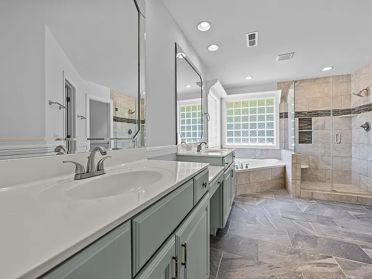 1325 Old Regent Dr — Photo 29