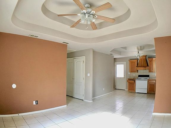 4th image of 805 W Bronze Dr APT 1