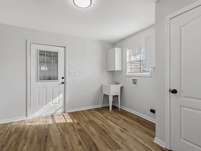 87 Park Ln — Photo 24
