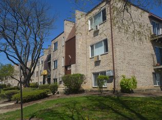 406 Inland Dr #3B, Wheeling, IL 60090