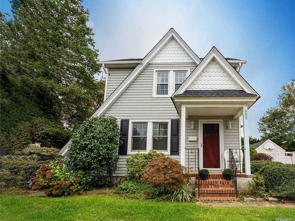 1st image of 605 Hughes St