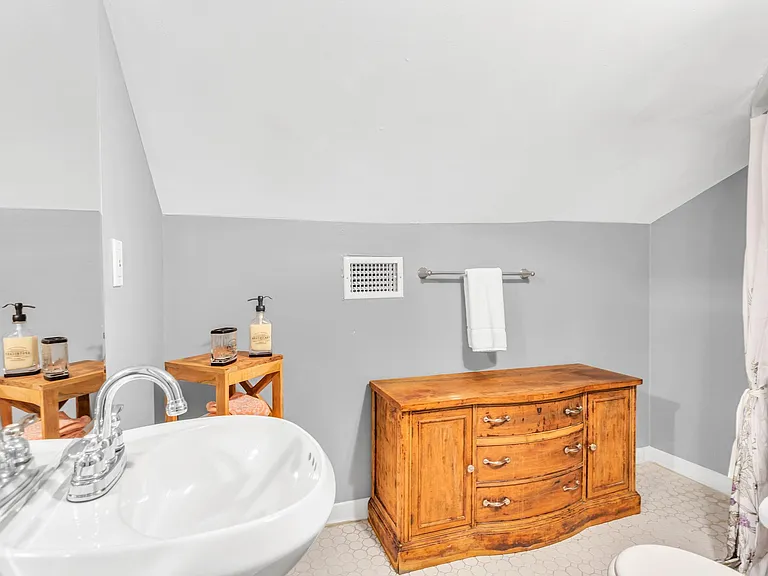 519 Rankin St NE — Photo 25
