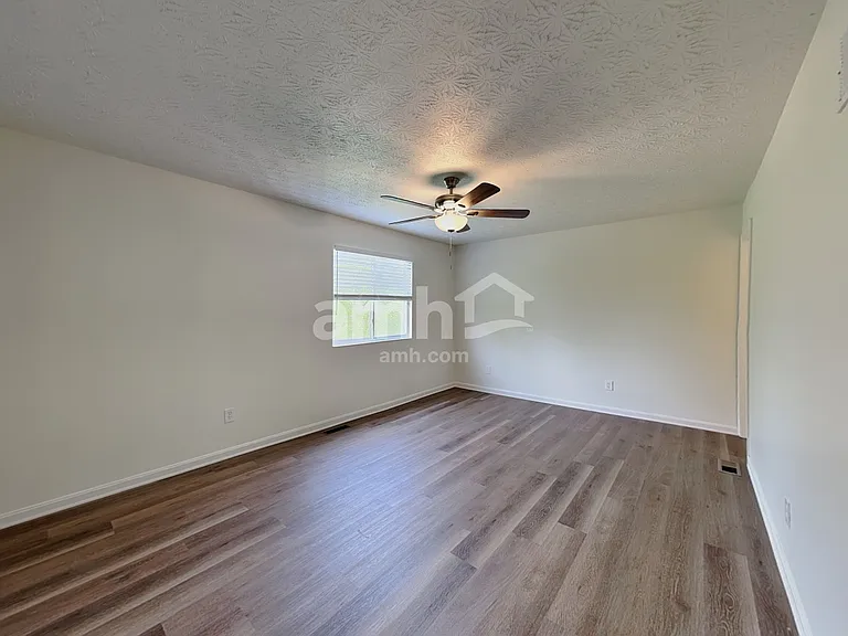 2237 Antoinette Way — Photo 9