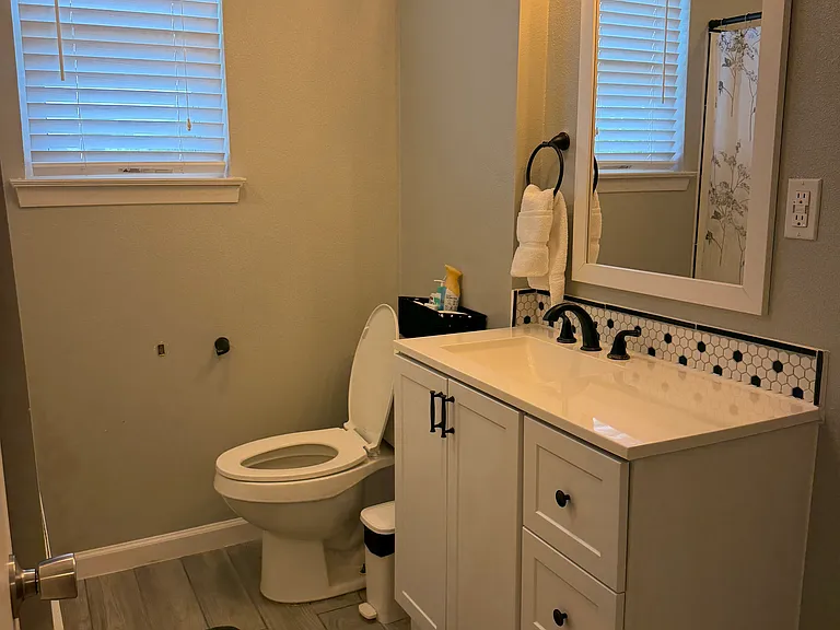 6108 Rosalie Ct — Photo 10