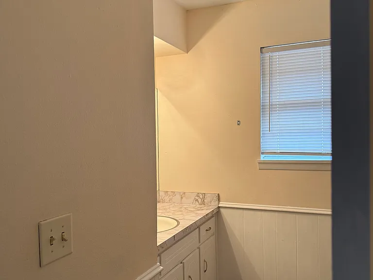 3409 Thurman St #B — Photo 9