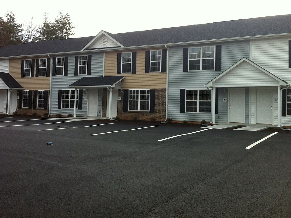 1st image of 210-220 Thunderbird Cir
