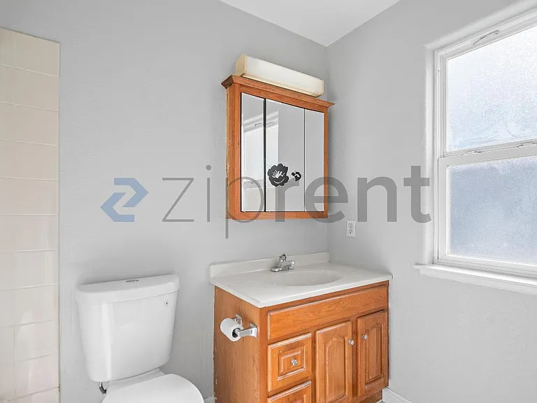 2124 E 20th St — Photo 17
