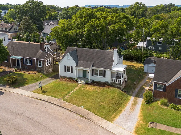 2313 Sunset Pl — Photo 4
