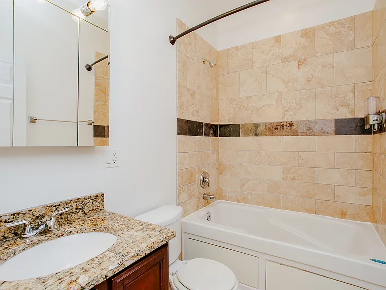 6150 N Ravenswood Ave #4 — Photo 14