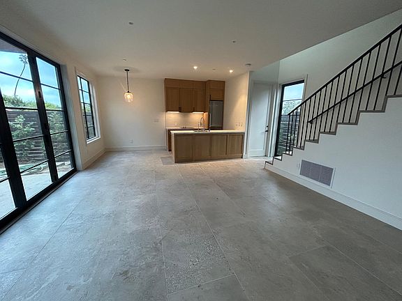 4th image of 3663 Mountain View Ave
