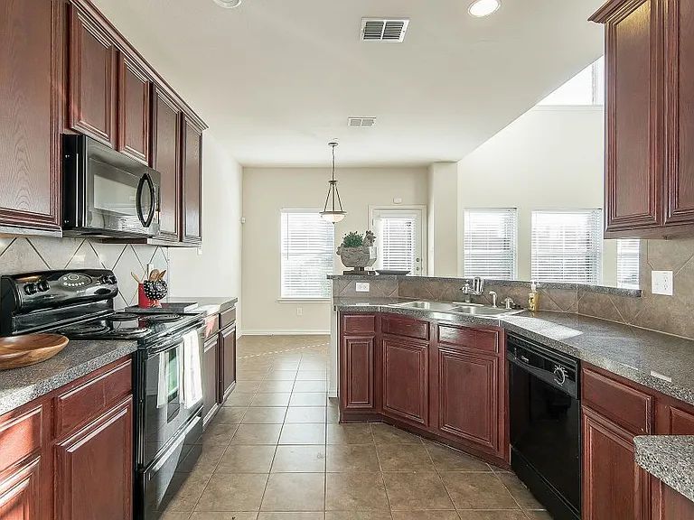 8740 Bigelow Dr — Photo 11