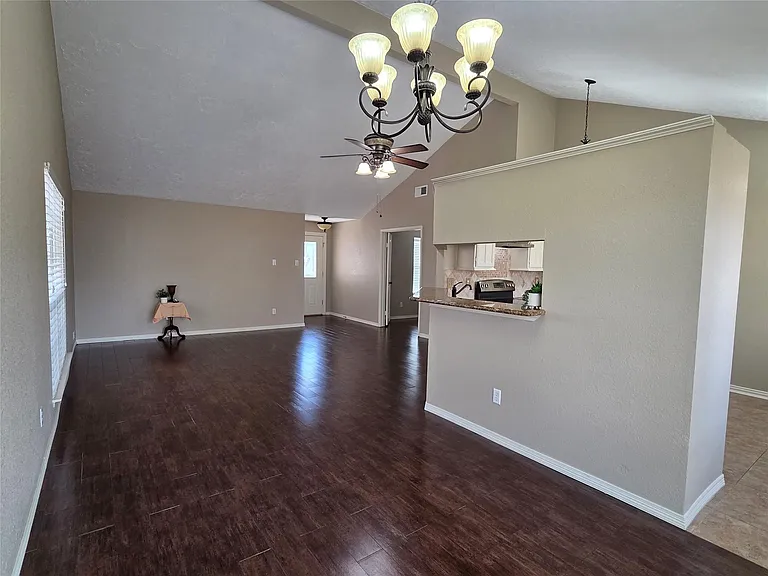 4203 Spinks Creek Ln — Photo 3