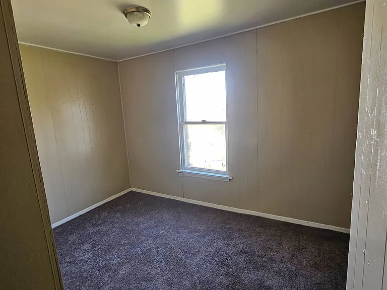 303 Phillips St — Photo 9