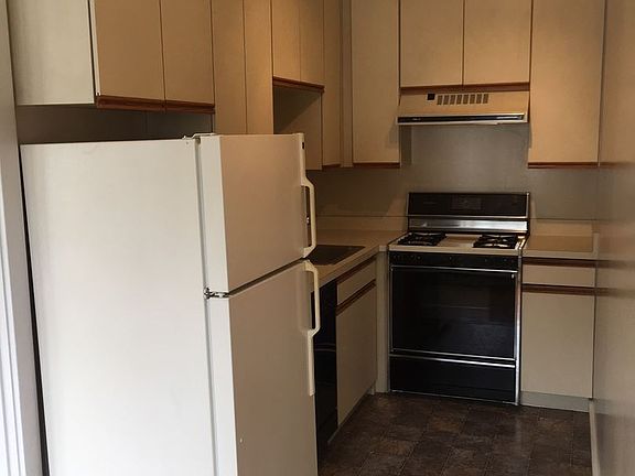5th image of 2351 Washington St APT 202