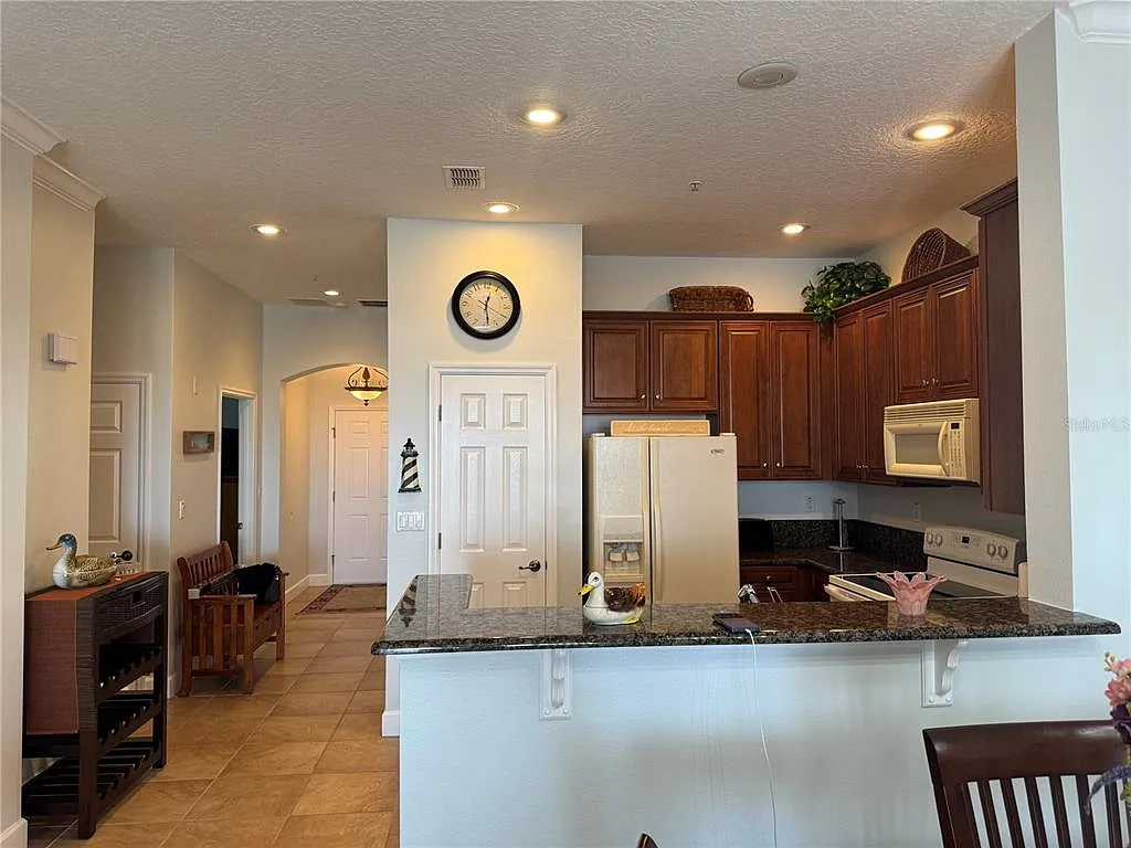 3 bed, 2.0 bath, 1344 sqft, $3,000 — Photo 2