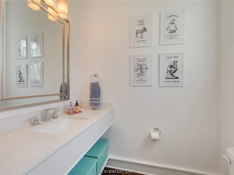 210 Tarrow St — Photo 14