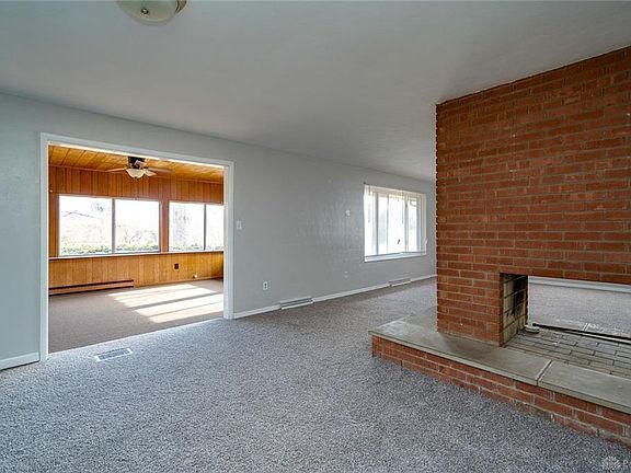5th image of 8 Hillpoint St