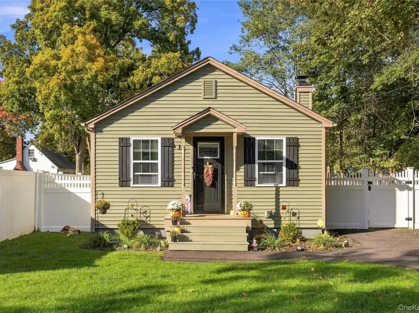 19 Lacrosse Road, Mastic Beach, NY 11951