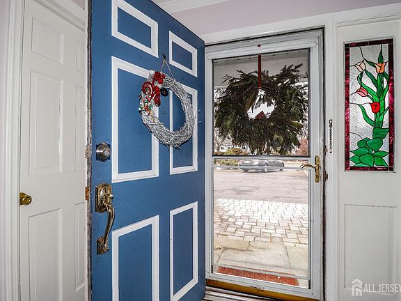 4th image of 71 Woodbridge Ave