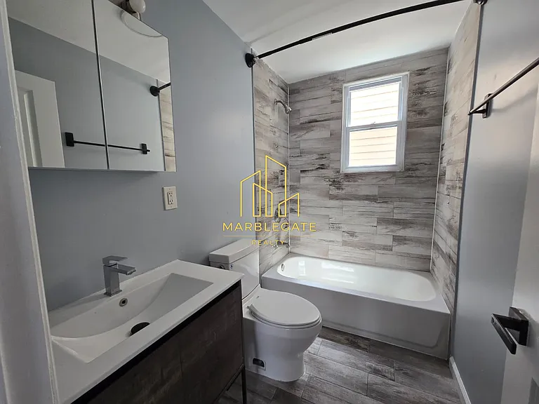 52 S 12th St #22 — Photo 6