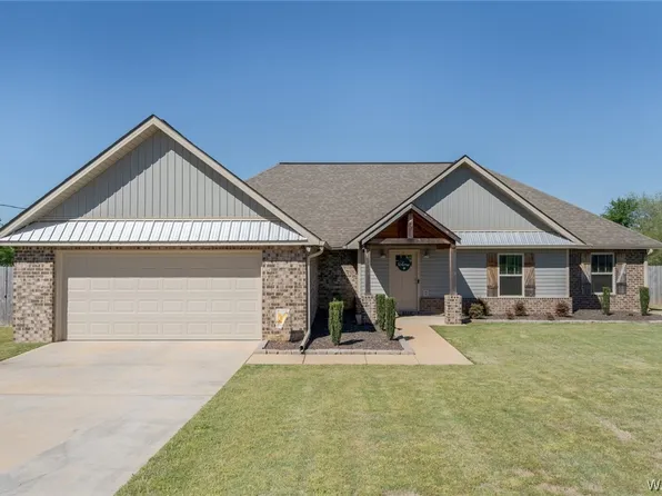 208 Rob Lee St, Moundville, AL 35474